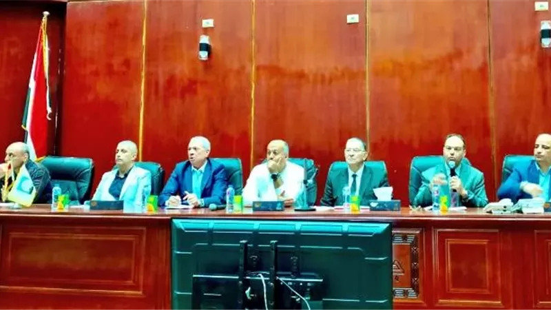 جهاز بدر يحقق مفاجأة فى مزاد المحلات التجارية بنظام حق الإنتفاع.. صور