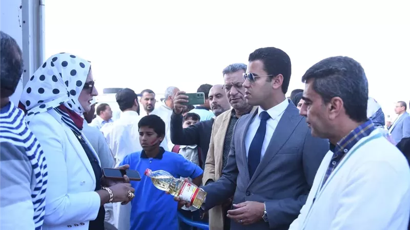 نائب محافظ مطروح يتفقد قافلة “مطروح الخير” بقرية علوش