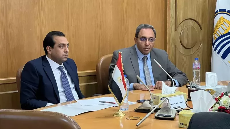 محافظ قنا يبحث إطلاق مبادرة 