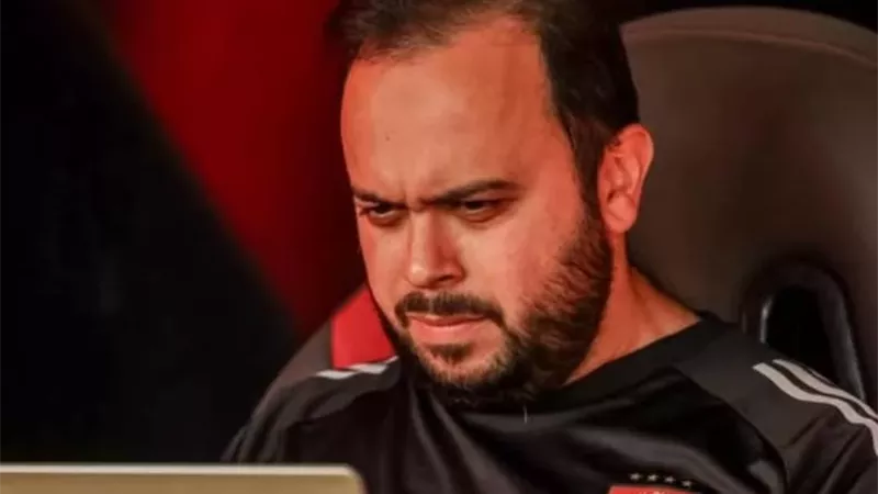 أيمن محمد يعلن رحيله عن الأهلي