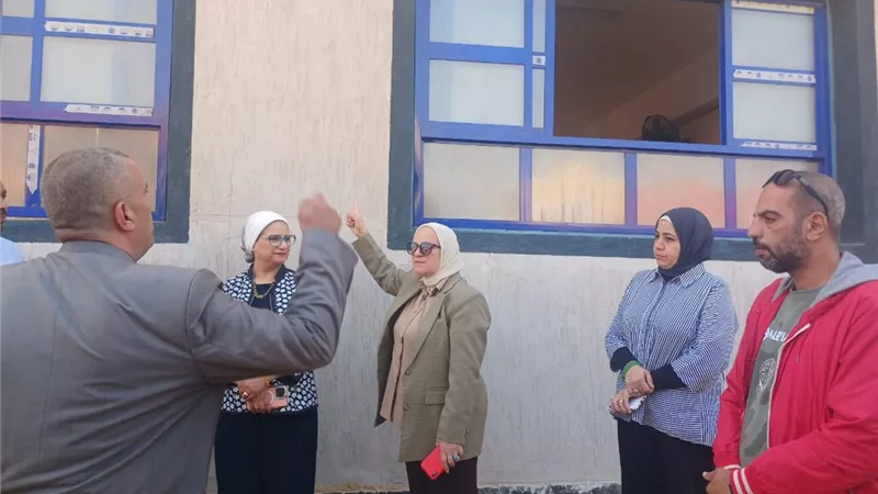مدير تعليم القاهرة فى زيارة لمدرسة الأبطال الرسمية بادارة الشروق