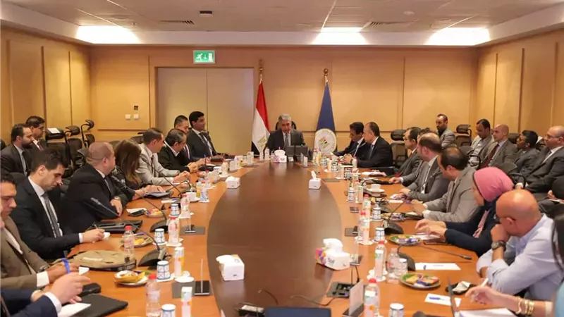 وزير السياحة يتابع مستجدات الأعمال بالمنظومة الجديدة للتأشيرة السياحية