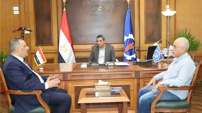 محافظ السويس يستقبل رئيس الشركة القابضة لمياه الشرب والصرف الصحي