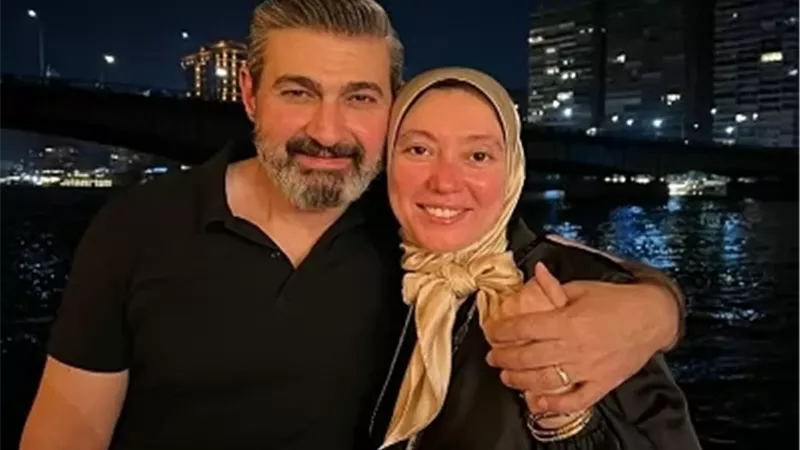 ياسر جلال يداعب زوجته بكلمات رقيقة فى عيد ميلادها