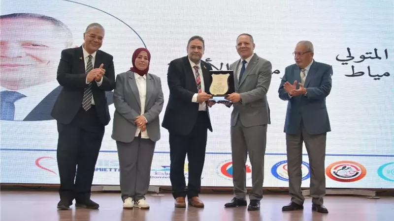 رئيس جامعة دمياط يفتتح الملتقى الصحي الأول