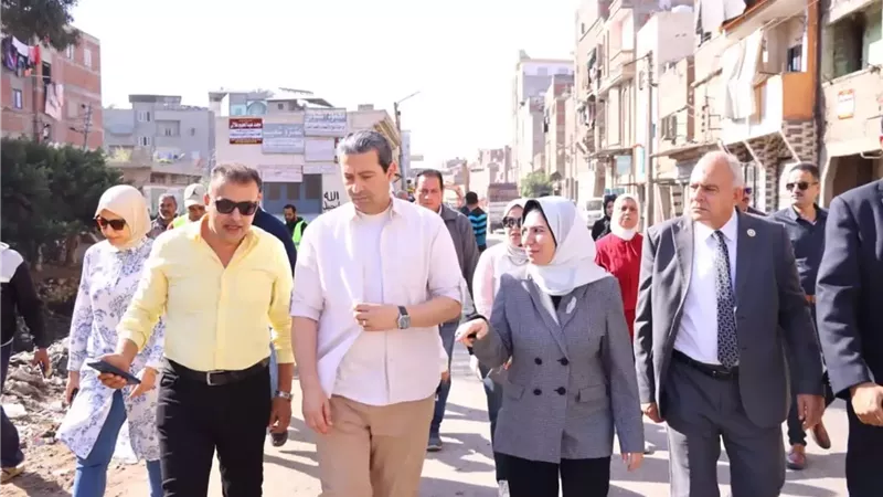 محافظ دمياط يتفقد طريق عزبة البرج
