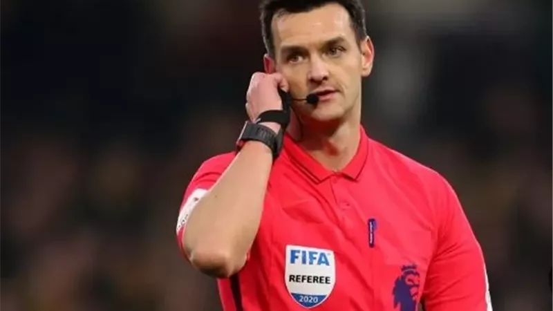 من هو حكم مباراة ليفربول ونوتينجهام فورست في الدوري الانجليزي