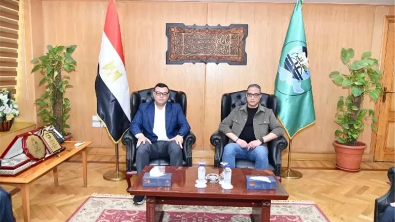 وزير الإسكان ومحافظ الفيوم .. يتابعان تنفيذ مشروعات 