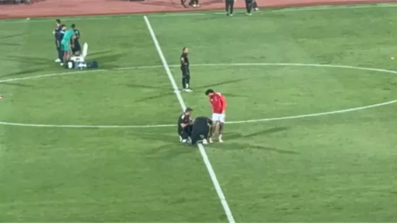 اصابة محمد هاني قبل مباراة شبيبة القبائل بدقائق.. وطبيب الأهلي يتدخل