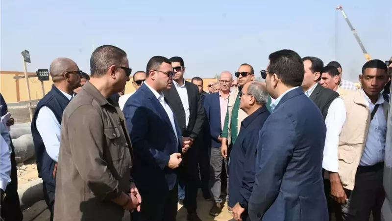 وزيرالإسكان ومحافظ الفيوم يتفقدان توسعات محطةكحك بمركزيوسف الصديق