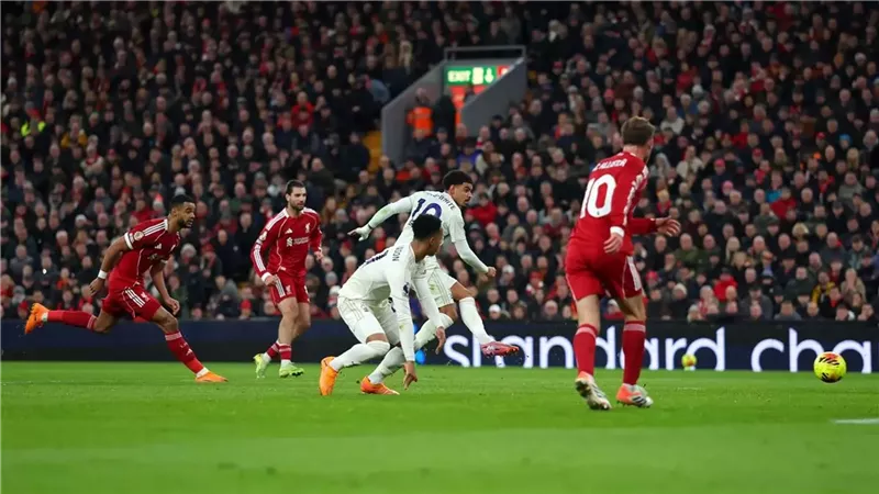 محمد صلاح يشارك في هزيمة ليفربول بثلاثية أمام نوتينجهام
