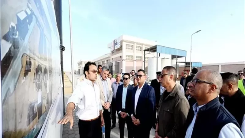 وزير الإسكان ومحافظ الفيوم يختتمان جولتهما بتفقد محطتي