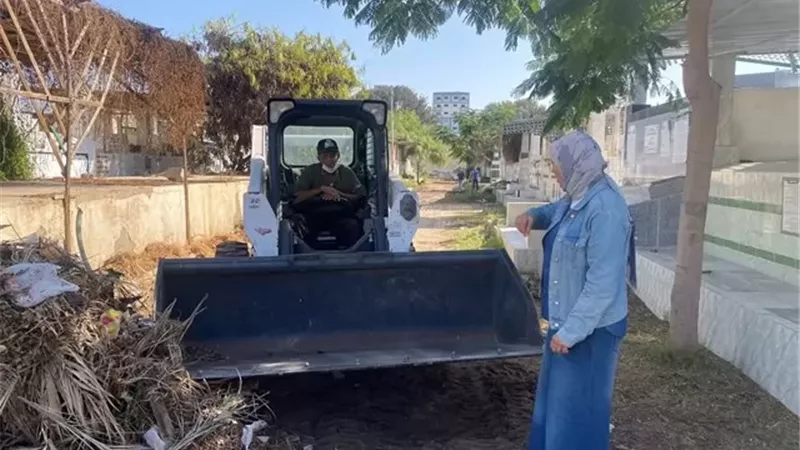 رئيس حى غرب تتابع رفع كفاءة مقابر بورسعيد القديمة .. وتوفير أمن