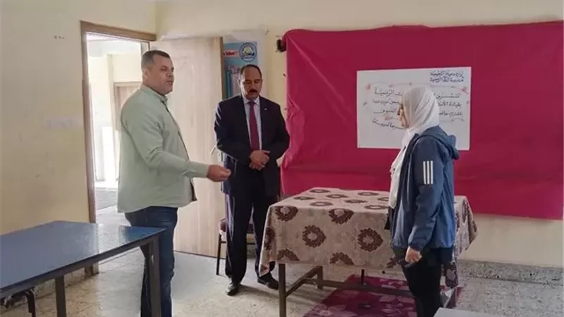 مدير تعليم دمياط يتفقد لجان إنتخابات النواب