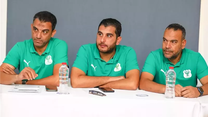 المصري بالأبيض وكايزر شيفز بالذهبي في مباراة الفريقين اليوم
