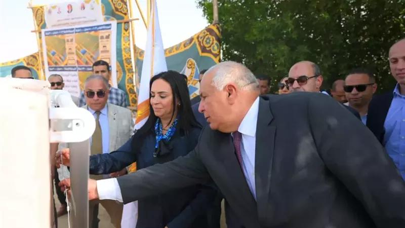 وزيرة التضامن تتفقد مشروع مزرعة الوقف الخيري بقرية المنيرة بالوادي الجديد