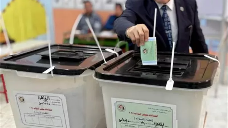 رئيس النيابة الإدارية يدلي بصوته في انتخابات النواب