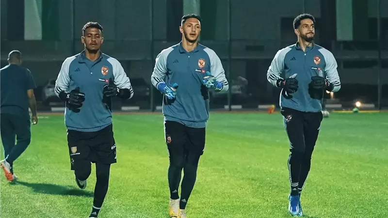أزمة في حراسة مرمي الأهلي قبل مواجهة الجيش الملكي.. تفاصيل