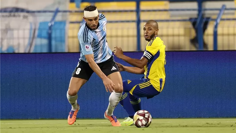 شاهد .. إصابة قوية فى الرأس لحمدى فتحى وساسى فى الدورى القطرى
