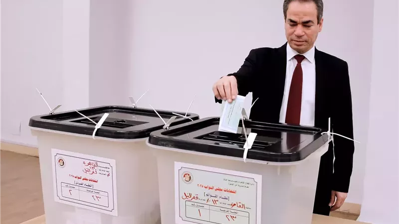 أحمد المسلماني يدلي بصوته في انتخابات مجلس النواب