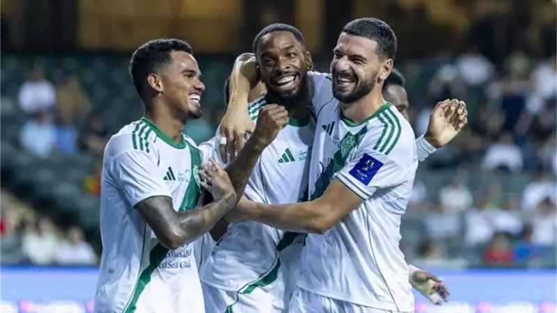 الدورى السعودى .. الأهلى يهزم القادسية بهدفين