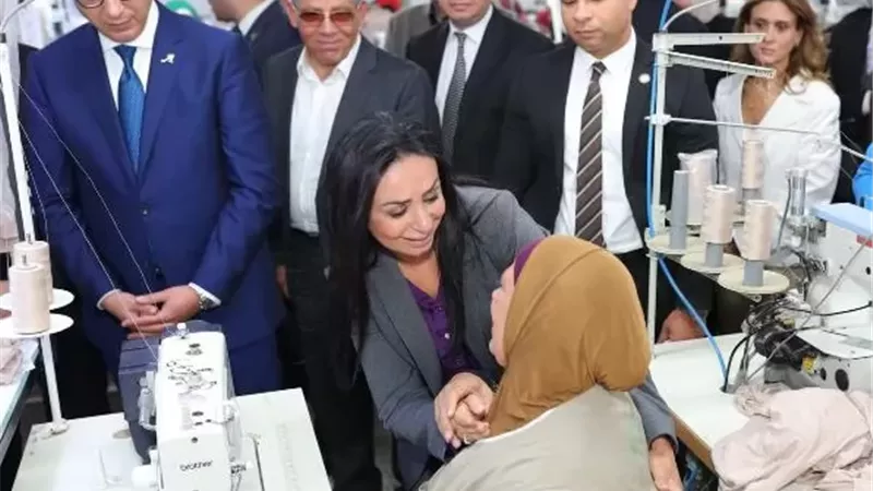 المصرية للتنمية: تشغيل 5 آلاف سيدة بمصنع الغزل و النسيج بالفيوم