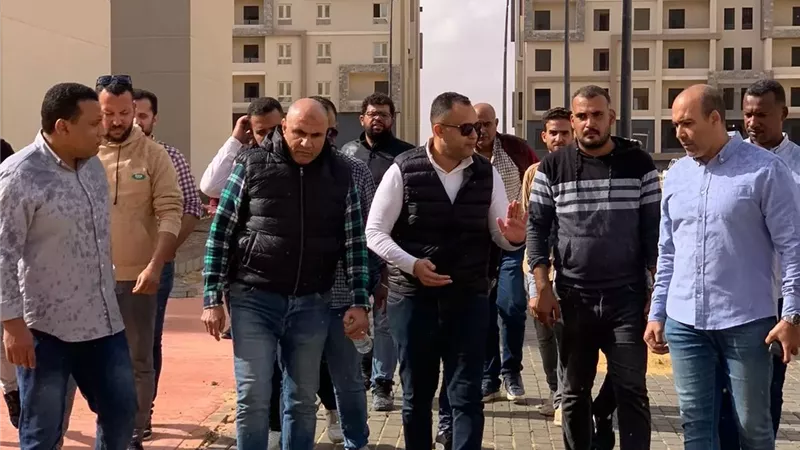 خلف الله: الالتزام بالجودة أولوية في مشروع العلمين السكني .. صور