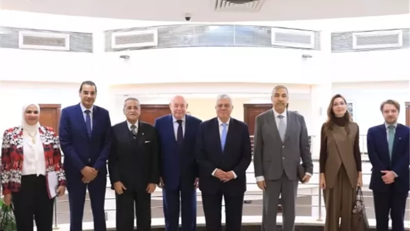 عاشور يستقبل الممثل الخاص للرئيس الروسي لبحث تعزيز التعاون الأكاديمي