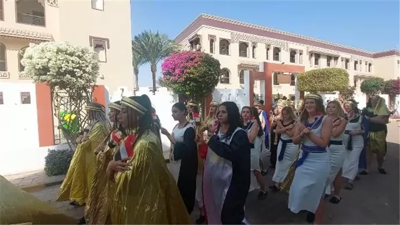 فنادق الغردقة تنظم اضخم مسيرة فرعونية لدعم وتنشيط السياحة