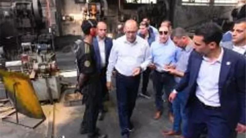 جولة ميدانية لوزير العمل بعدة مناطق صناعية بالسويس شملت ٢٣ منشأة