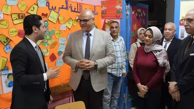 جولة مسائية مفاجئة لمحافظ القليوبية لمتابعة انتظام التصويت بلجان طوخ