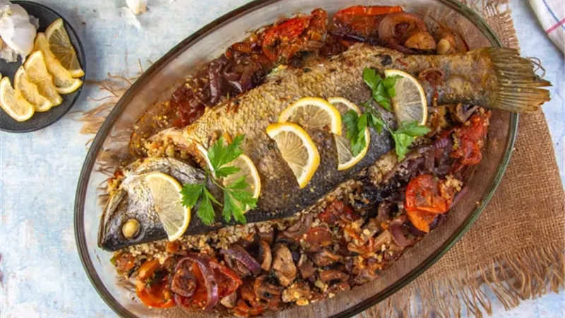 طاجن السمك.. أجمل وصفة بأسهل طريقة وأبسط مكونات