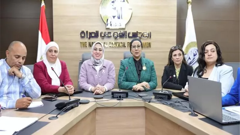 أمل عمار تتفقد سير العملية الانتخابية بالغرفة المركزية للقومي للمرأة