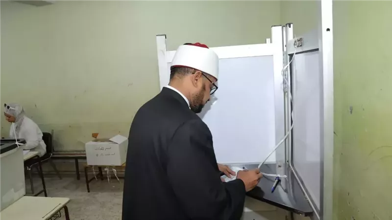 أمين البحوث الإسلامية يُدلي بصوته في انتخابات مجلس النواب2025م