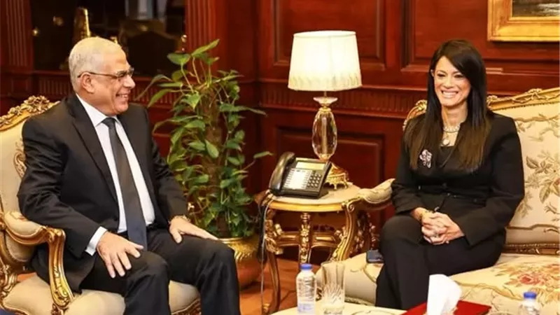 التخطيط والنائب العام يشهدان تدشين مراكز تكنولوجية متنقلة جديدة