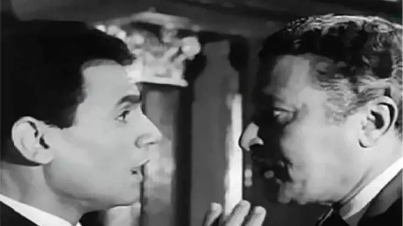 حكاية معاناة عماد حمدى بعد صفع عبد الحليم حافظ فى الخطايا