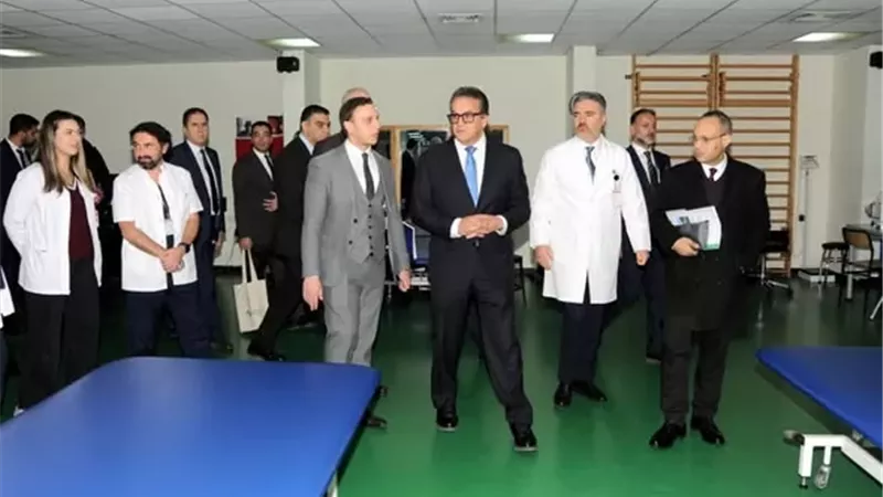 وزير الصحة يزور مستشفى «أنقرة جازيلر» لإعادة تأهيل إصابات الحبل الشوكي