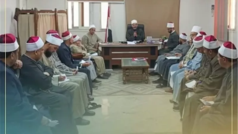 مدير أوقاف المنيا يعقد اجتماعًا موسعًا بمديري الإدارات الفرعية