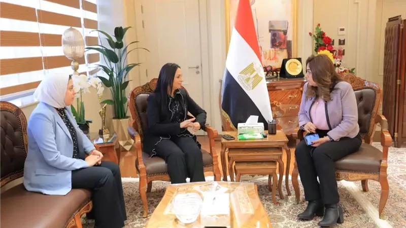 وزيرتا التضامن والتنمية المحلية تبحثان دعم جهود الهلال الأحمر