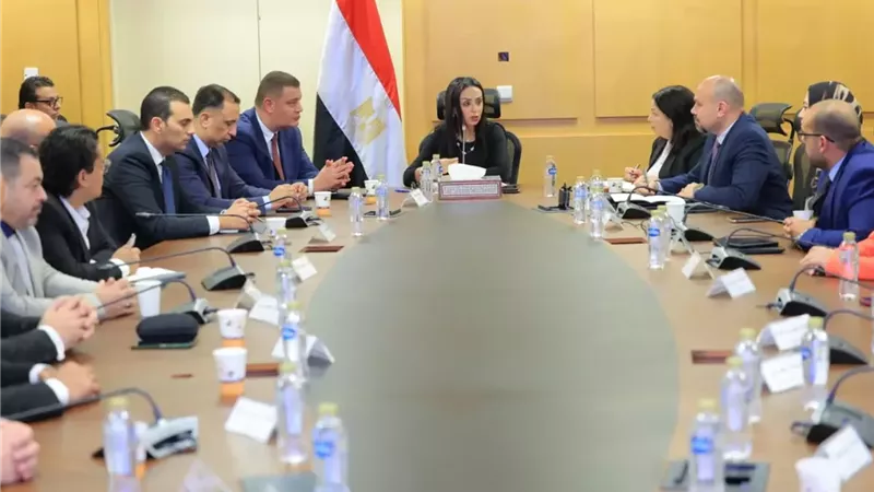 وزيرة التضامن تلتقي فريق عمل صندوق دعم مشروعات الجمعيات والمؤسسات الأهلية