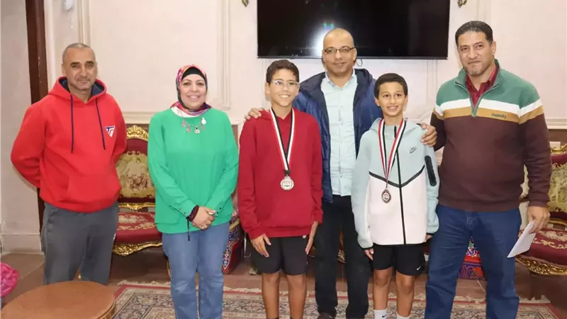 توزيع ميداليات الفائزين في المرحلة الأولى لبطولة الجمهورية للتنس
