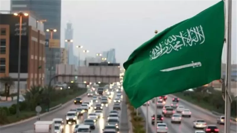 السعودية تعتمد لائحة جديدة تلزم غير السعوديين بالبدلة الرسمية