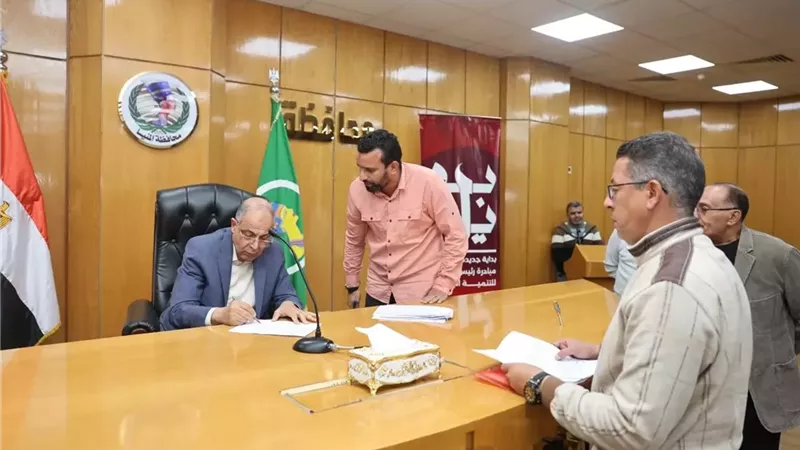 كدواني يستمع لمواطني عزبة شاهين ويوجه بحلول فورية لعدد من الشكاوي