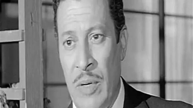 شاهد..صورة نادرة جدًا لـ عماد حمدى قبل رحيله بأيام ..ذكرى ميلاده