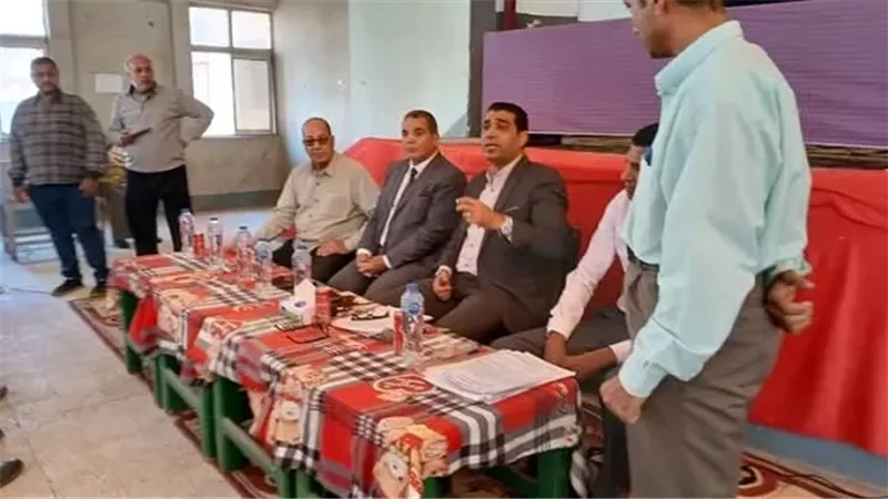 33 طلبًا وشكوى أمام نائب محافظ الأقصر في اليوم المفتوح بأرمنت