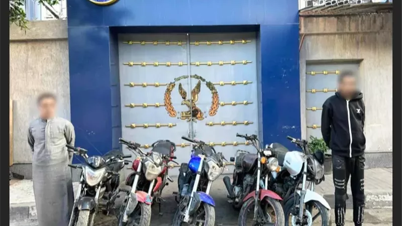 ضبط شخصين تخصصا فى سرقة الدراجات الناريه بالإسكندرية