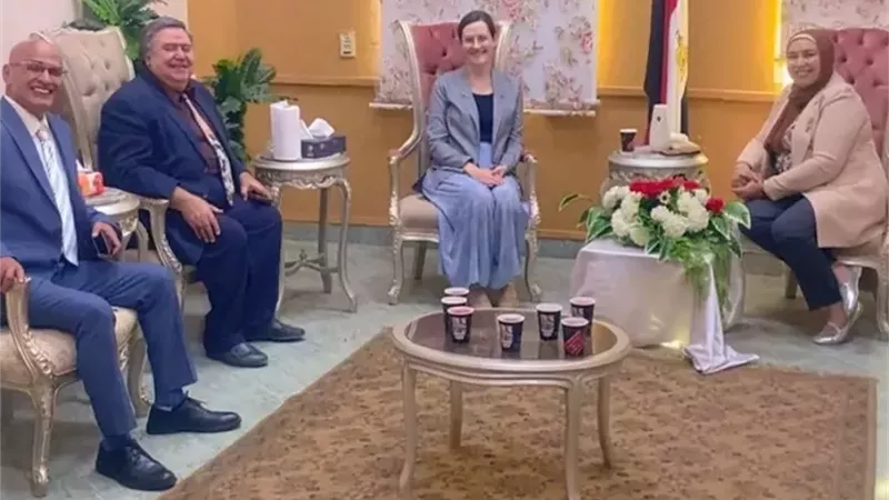 وفد جمهورية التشيك يزور مكتبة مصر العامة بالإسماعيلية