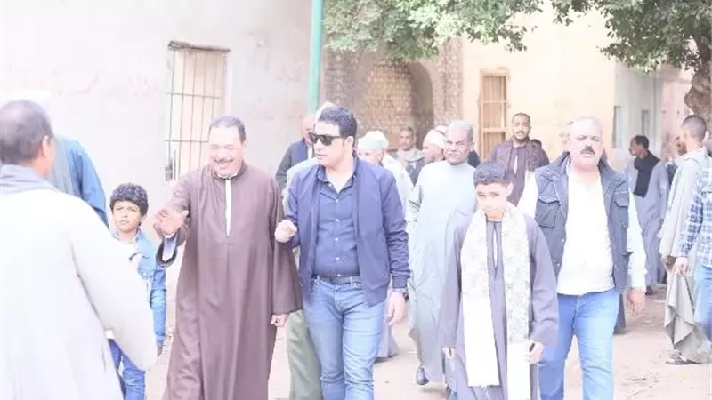 نائب محافظ سوهاج يؤدي صلاة الجمعة بجامع شيخون في بلصفورة