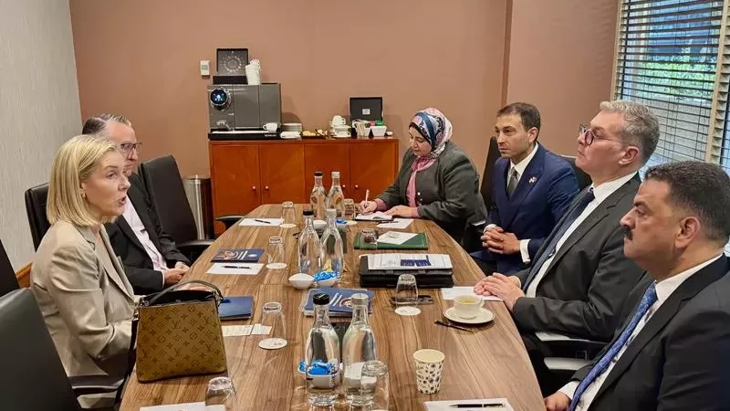 وزير البترول يبحث مع مدير Austmine الأسترالية فرص التعاون بالتعدين
