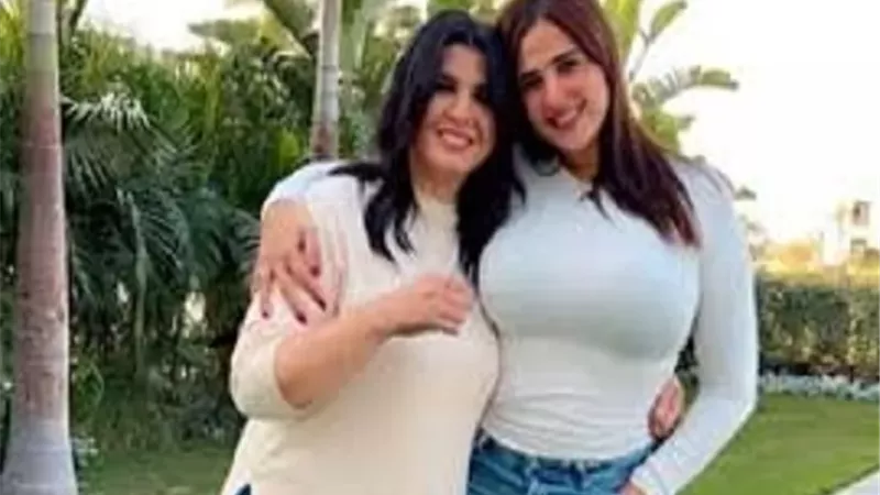 أكشن تالت مرة.. ياسمين عبد العزيز مع منى الشاذلى فى 